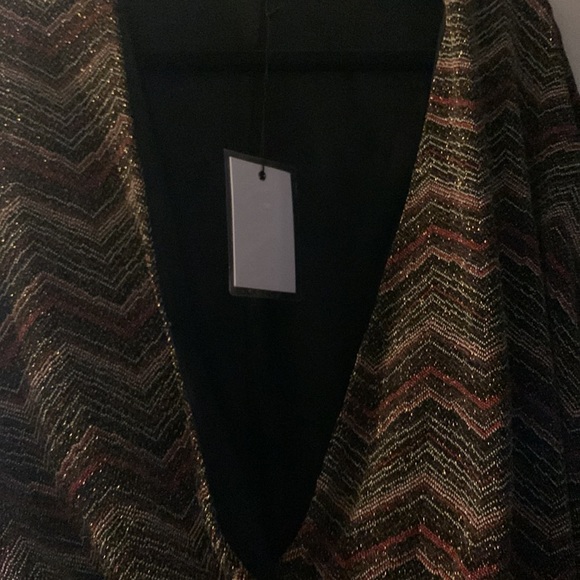 Multi color romper fits like a medium 8/10 - Picture 3 of 3